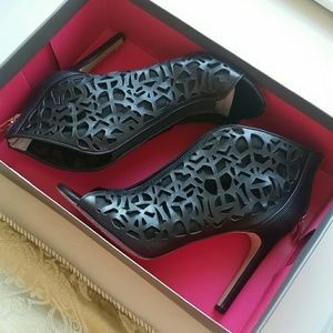 Vince camuto booties