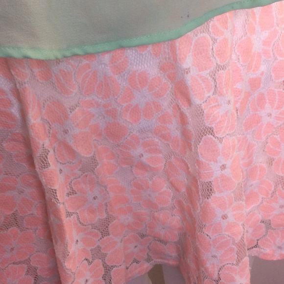 Peach lace skirt - Picture 2 of 3