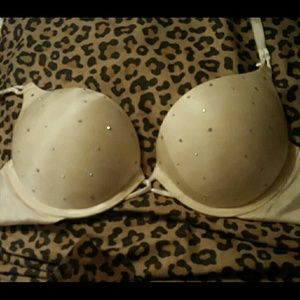 Victoria Secret 32b bombshell!