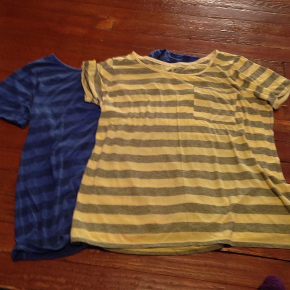 Set of two striped tops.