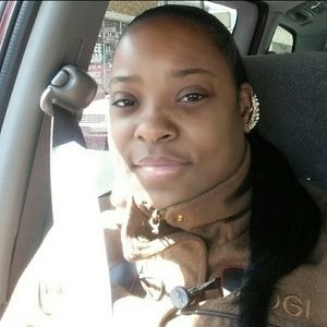 Meet your Posher, Latisha