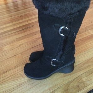 Black Boots with fur inside