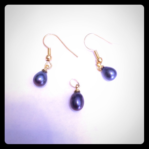 NEW! Natural Pearl Earrings with Matching Pendant!