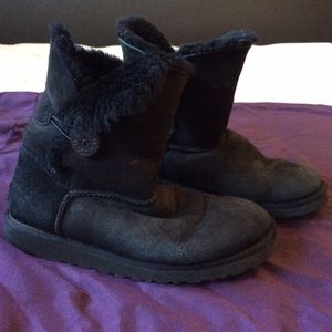 Black Bailey button UGGS