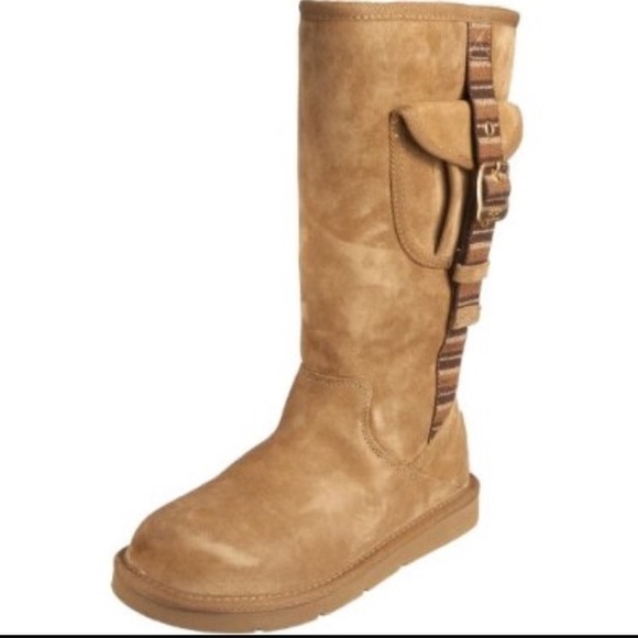 Ugg boot size 7, inner side zipper and out buckle