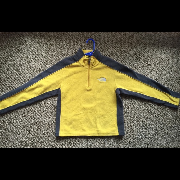 NORTH FACE FLEECE - BOY OR GIRL
SIZE 6