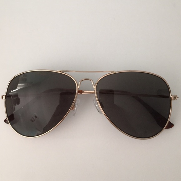 Aviator sunglasses with matching case