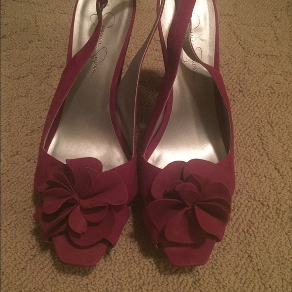 Suede dark pink heels. Only worn 5-6 times.