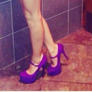 Purple pumps