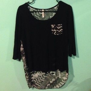 Quarter sleeve high low 2 tone pocket tee