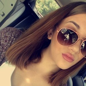 Meet your Posher, Angelina