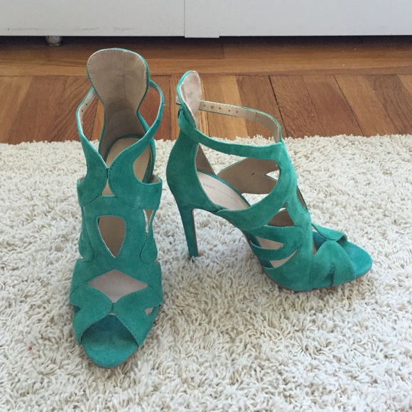 Zara light green sandals - size 7