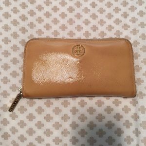 100% authentic Tory Burch wallet