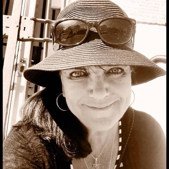 Meet your Posher, Cindy - Picture 1 of 1