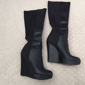 Black wedge boot
