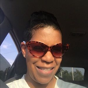 Meet your Posher, Rita