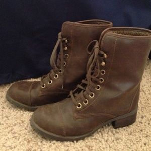 Combat boots