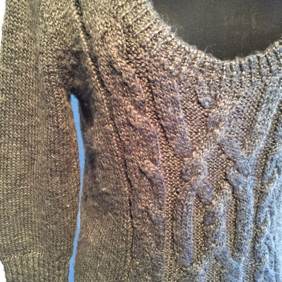 Wool sweater only worn once - Picture 3 of 3