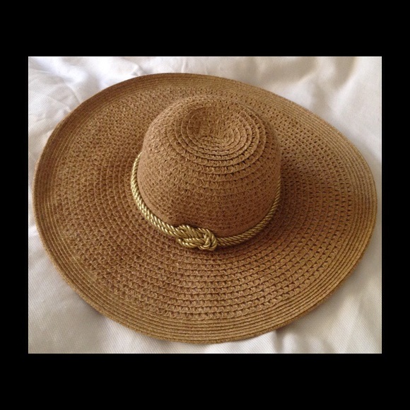 Straw floppy hat by bebe