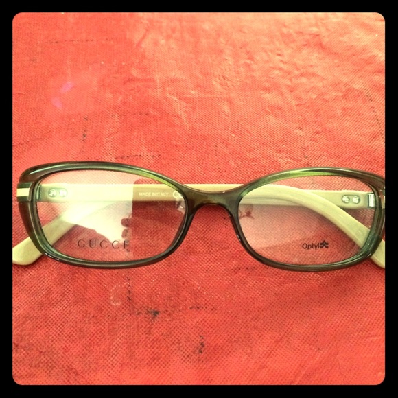 Gucci eye glasses cat eye look