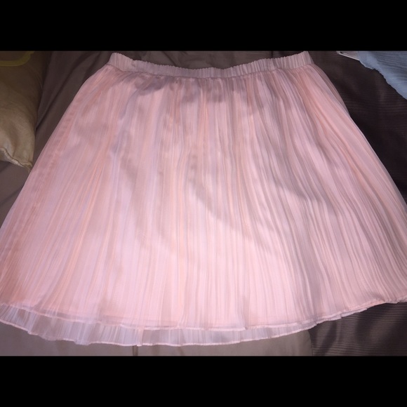 Baby pink pleaded skirt!! 👗