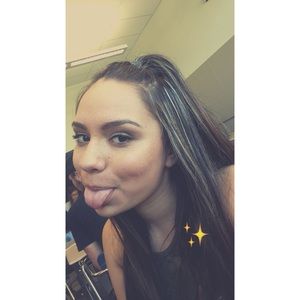 Meet your Posher, Selena