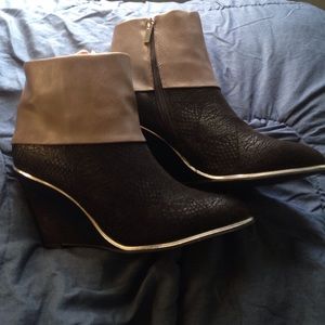 Cute ankle bootie NEW!❗️