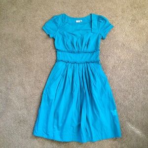 Blue knee-length dress, sweetheart neckline