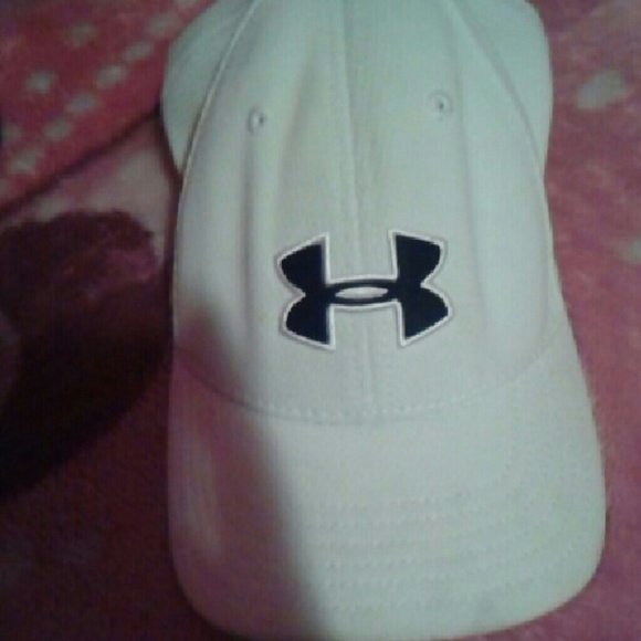 UNDERARMOR HAT