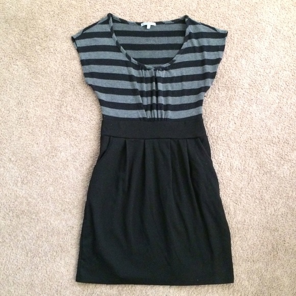 🎉SALE!🎉 Black and gray striped dress w/ pockets