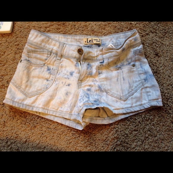 Lei bleached shorts