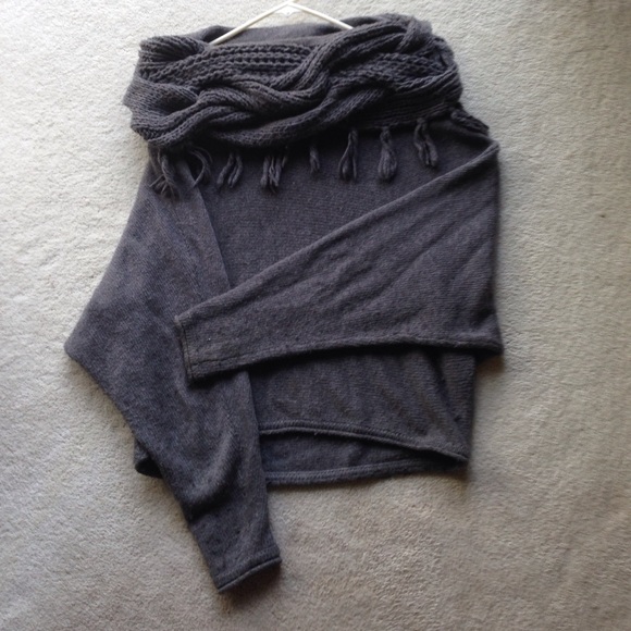 BCBG Sweaters - BCBG gray sweater