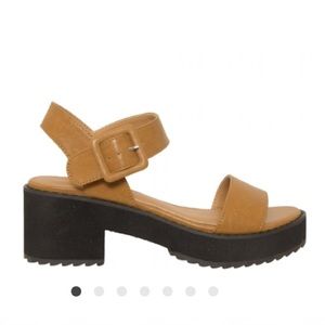 Brand New Still in box Cathy Jean Hipster Wedges