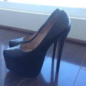 Black  high heels by Chinese laundry.