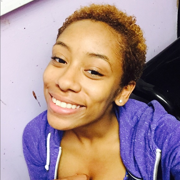 Meet your Posher, Ariel - Picture 1 of 1