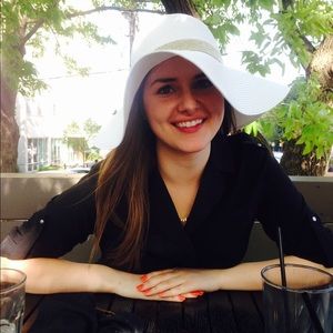 Meet your Posher, Christina