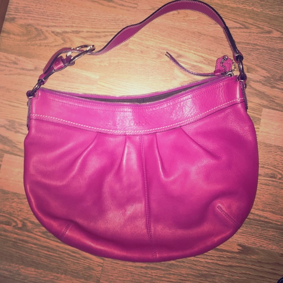 Hot pink coach shoulder bag ✨willing to negotaion - Picture 1 of 4