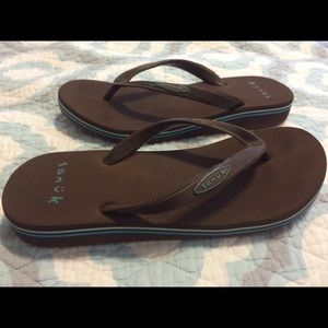 Women's Sanuk Size 6 Sandals -Brown