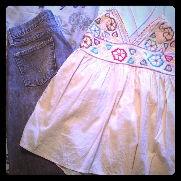 Authentic Levi's & floral tank bundle