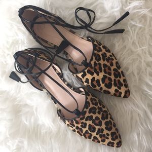 Lace up calf hair flats 🐆