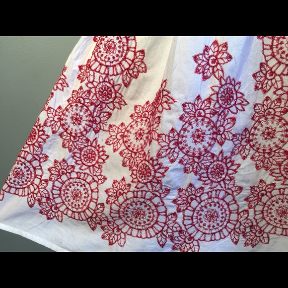 White and red sundress - Picture 4 of 4