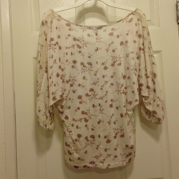 Floral Top - Picture 2 of 2