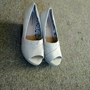 Manhattan Collection wedges size 10