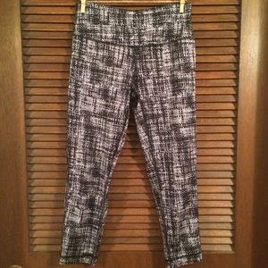 Patterned workout capris