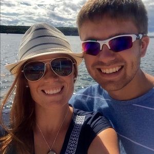 Meet your Posher, Caitlin