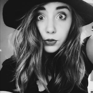 Meet your Posher, Caitlyn