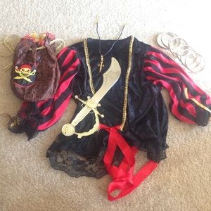 • PIRATE COSTUME •