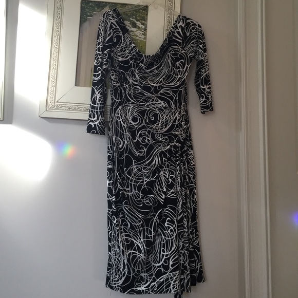 Flirty black & white cowl neck 3/4 sleeve dress