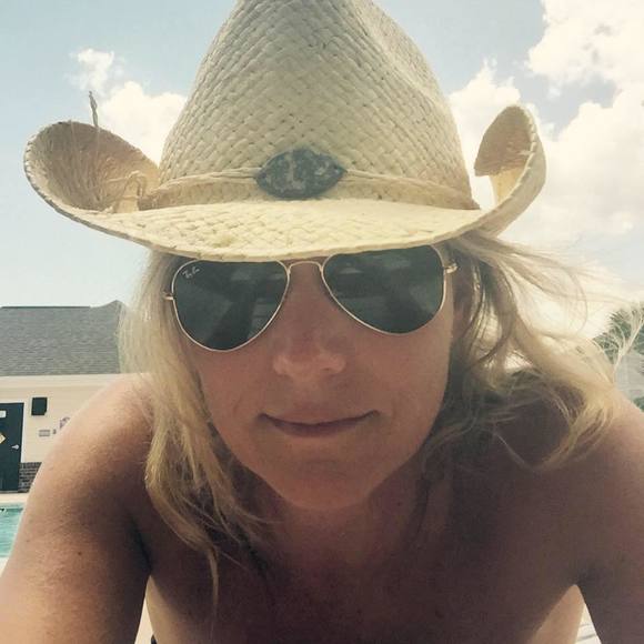 Meet your Posher, Nada - Picture 1 of 1