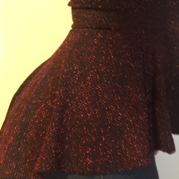 Red and black shimmery tail shirt - Picture 2 of 4